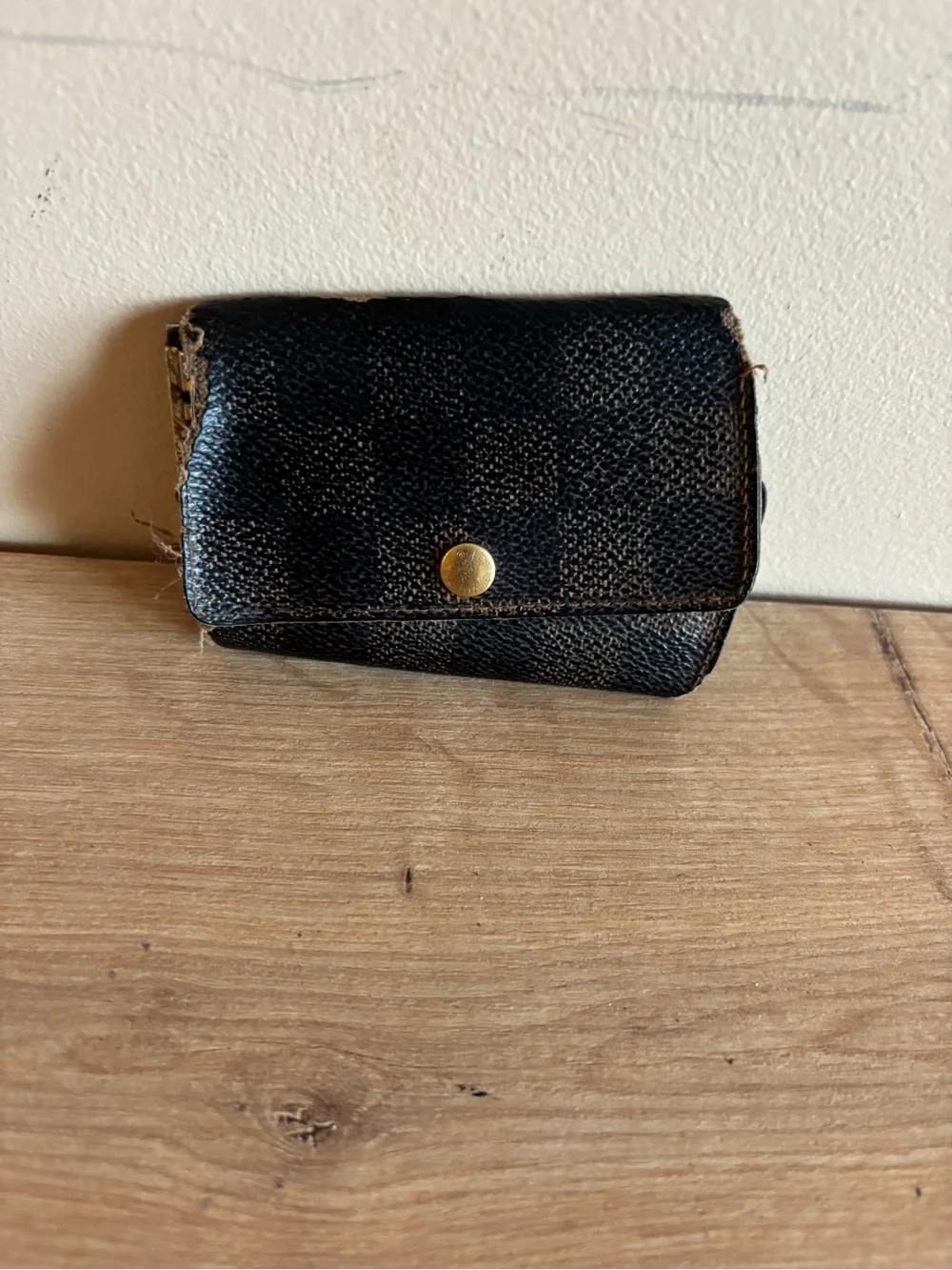 Authentic Louis Vuitton damier key holder